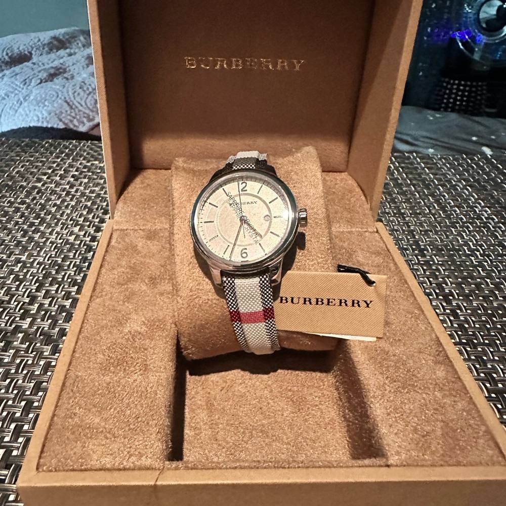 NWT BURBERRY LADY’S WATCH in black, red,light tan,cream and white. Round face. - Picture 2 of 13